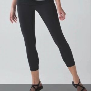 Lululemon wunder under size 4 Roll down dance